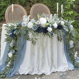 Ling’s Moment Head Table Garland